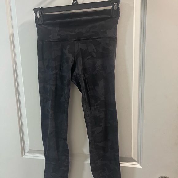 Lululemon Align Size 6 Very Good Condition Black Camouflage Leggings - Picture 5 of 5